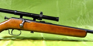 Mossberg  25A. .22 single shot bolt vintage w/ scope